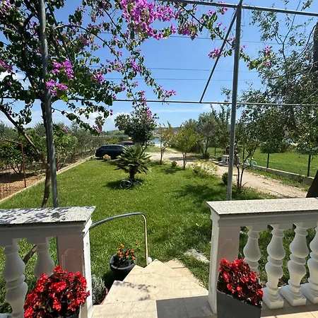 Big Beachfront Smokvica In Apartment