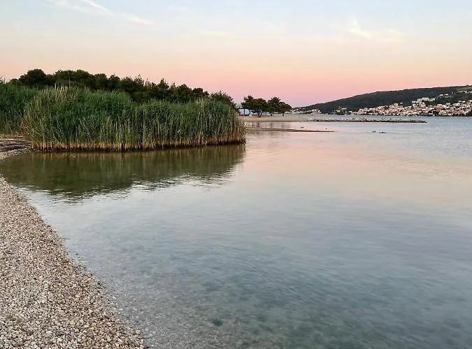 Apartamento Big Beachfront Smokvica In Trogir