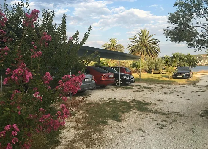 Big Beachfront Smokvica In Apartamento