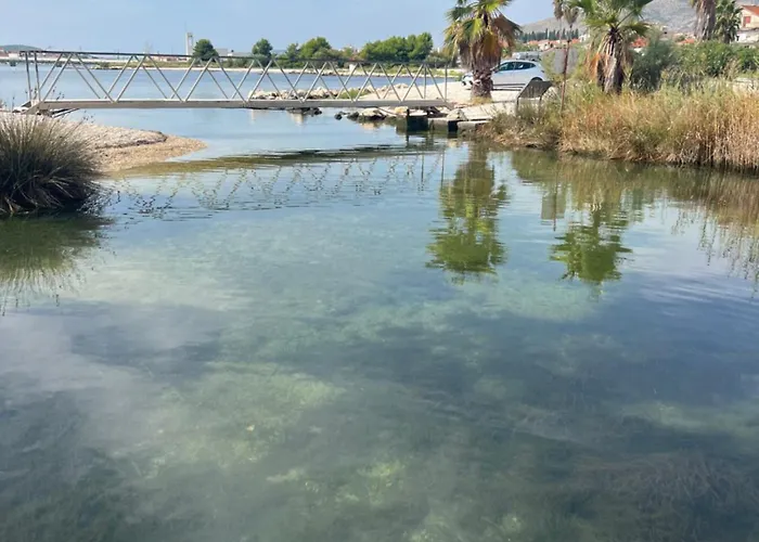 Big Beachfront Smokvica In Apartamento