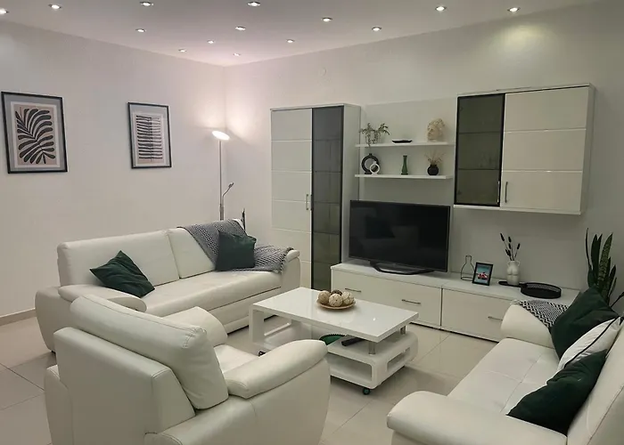 Big Beachfront Smokvica In Apartamento