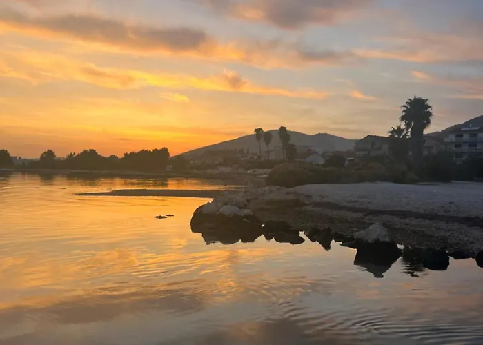 Big Beachfront Smokvica In * Trogir