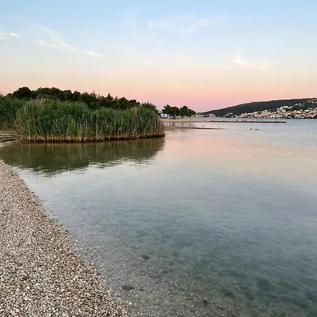 아파트 Smokvica Beachfront Apartment Trogir 트로기르