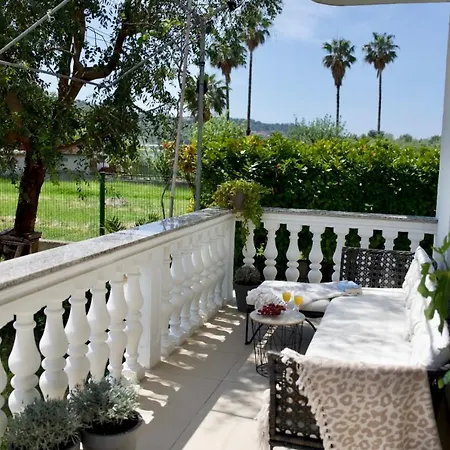 Smokvica Beachfront Apartment Trogir 아파트 트로기르