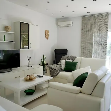 아파트 Smokvica Beachfront Apartment Trogir 트로기르