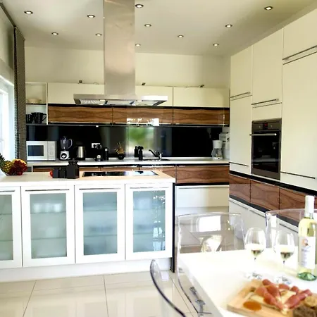 아파트 Smokvica Beachfront Apartment Trogir