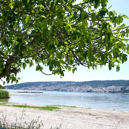 Smokvica Beachfront Apartment Trogir * 트로기르