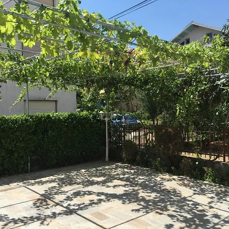 Smokvica Beachfront Apartment Trogir 아파트