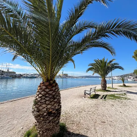 Smokvica Beachfront Apartment Trogir * 트로기르