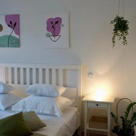 Smokvica Beachfront Apartment Trogir شقة