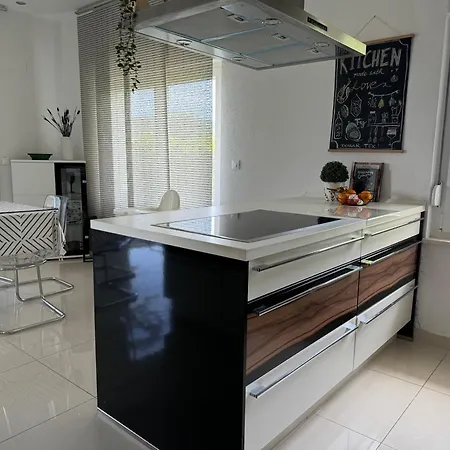 شقة Smokvica Beachfront Apartment Trogir تروغير