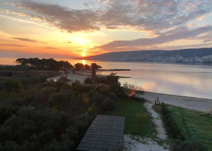 Big Beachfront Smokvica In Appartement