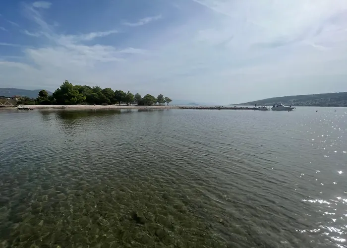 Big Beachfront Smokvica In Appartement *